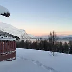 Feriehus House In The Heart Of The Lyngen Alps With View