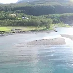 House In The Heart Of The Lyngen Alps With View Feriehus