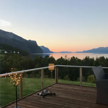 House In The Heart Of The Lyngen Alps With View בית נופש Lyngseidet