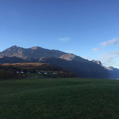 בית נופש House In The Heart Of The Lyngen Alps With View Lyngseidet