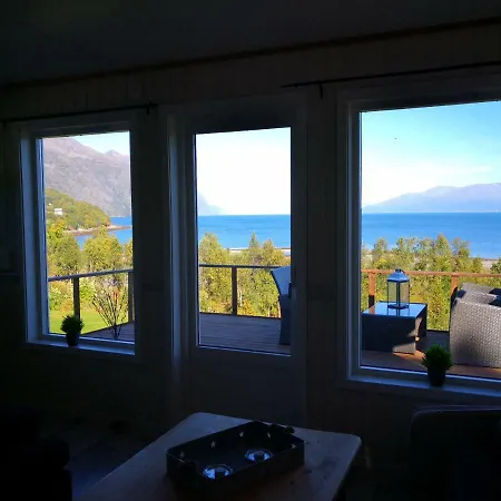 בית נופש House In The Heart Of The Lyngen Alps With View Lyngseidet