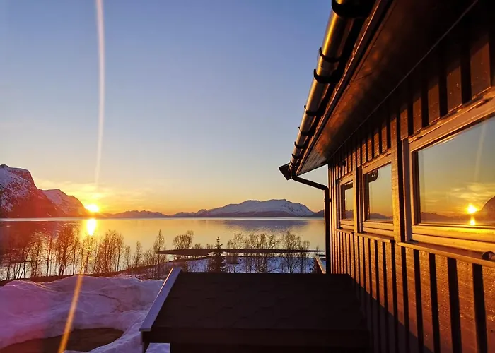 Дом отдыха House In The Heart Of The Lyngen Alps With View Lyngseidet