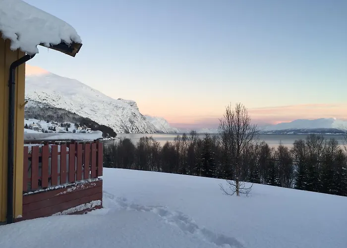 Feriehus House In The Heart Of The Lyngen Alps With View