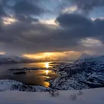 House In The Heart Of The Lyngen Alps With View * Lyngseidet